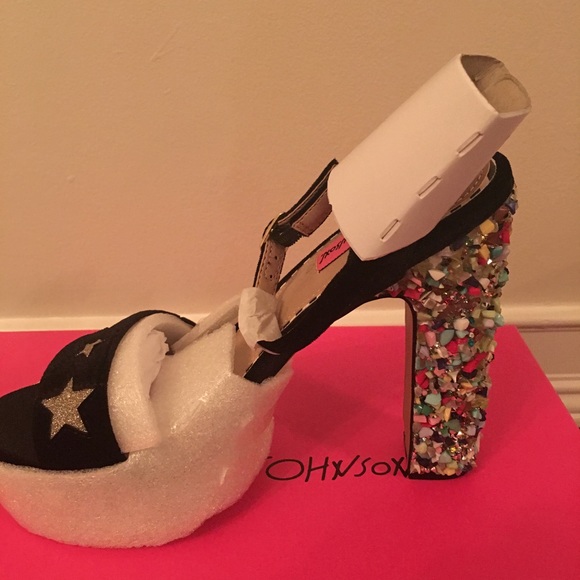 New in Box Betsey Johnson Kenna Heels, Black - Picture 3 of 7